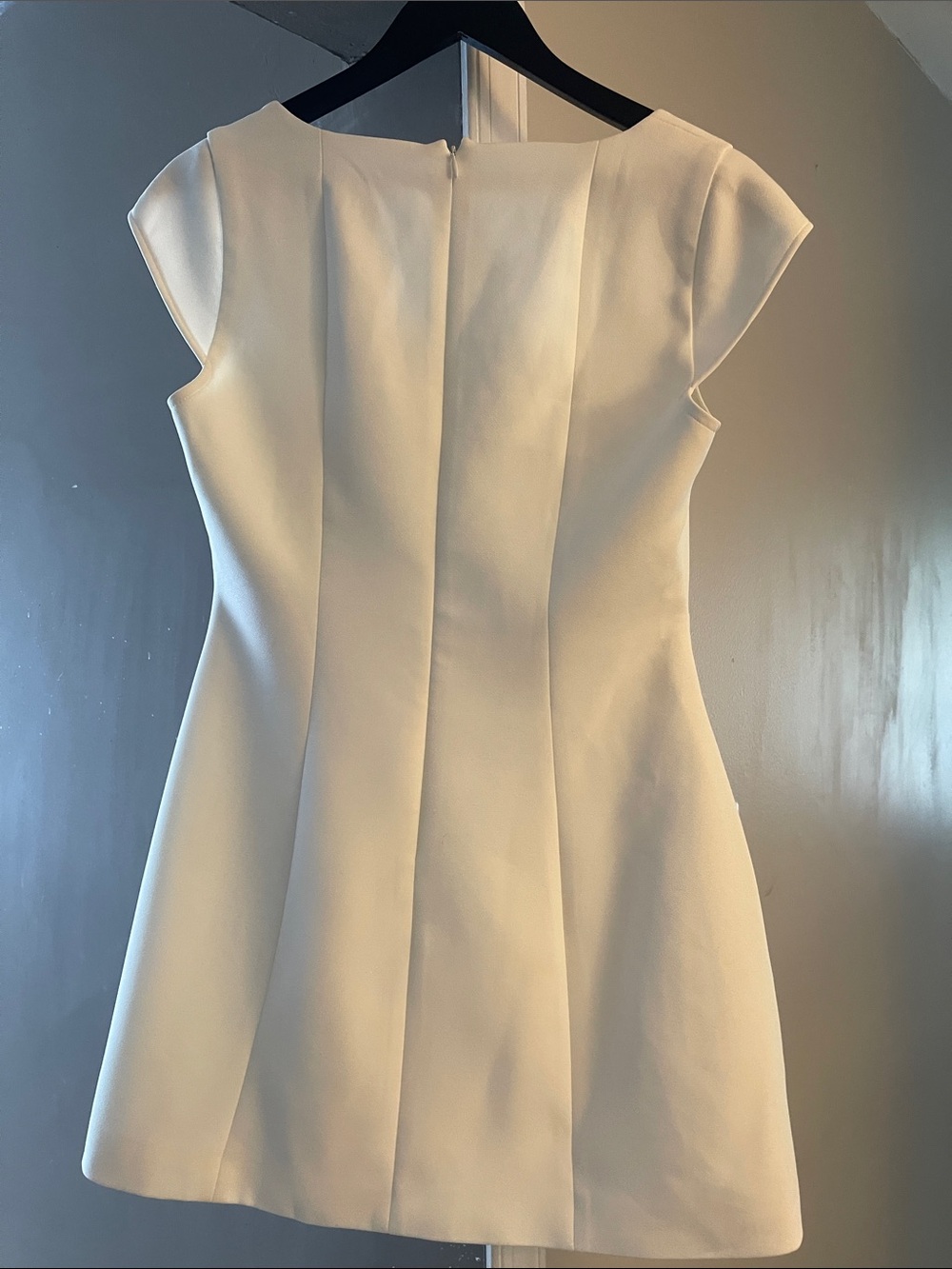 Lufeng Square-Neck White Mini Dress with Cap Sleeves - Picture 4 of 6
